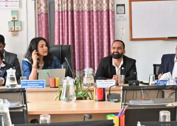 समितिको बैठक
काठमाडौँ १९ असोजः
 सिंहदरबारमा सोमबार बसेको अन्तर्राष्ट्रिय सम्बन्ध र पर्यटन समितिको बैठक । तस्बिर चन्द्रकला क्षेत्री÷रासस