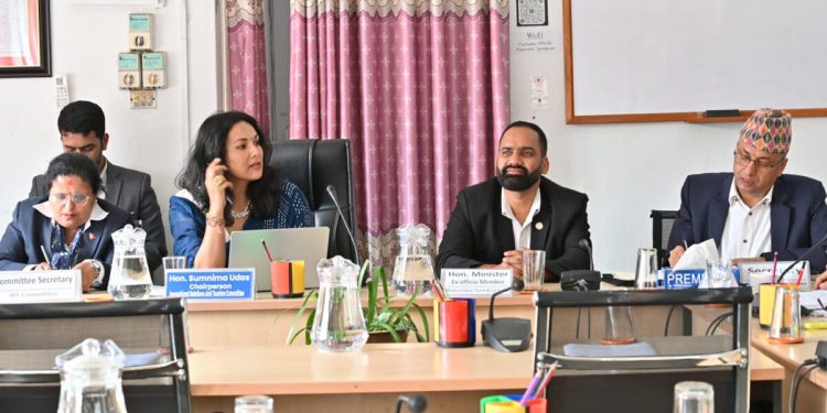 समितिको बैठक
काठमाडौँ १९ असोजः
 सिंहदरबारमा सोमबार बसेको अन्तर्राष्ट्रिय सम्बन्ध र पर्यटन समितिको बैठक । तस्बिर चन्द्रकला क्षेत्री÷रासस